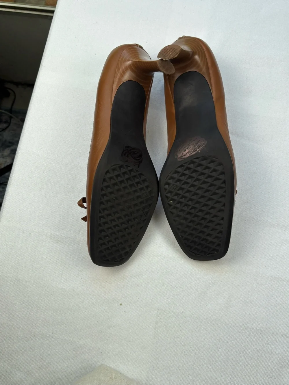 AEROSOLES Petunia Brown Leather Pumps Size 8.5 Kitten Heel Square Toe with Bow